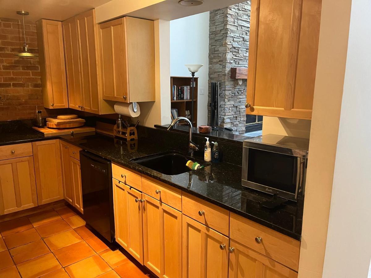 Full loft-style apartment near Omni New Haven Exteriör bild