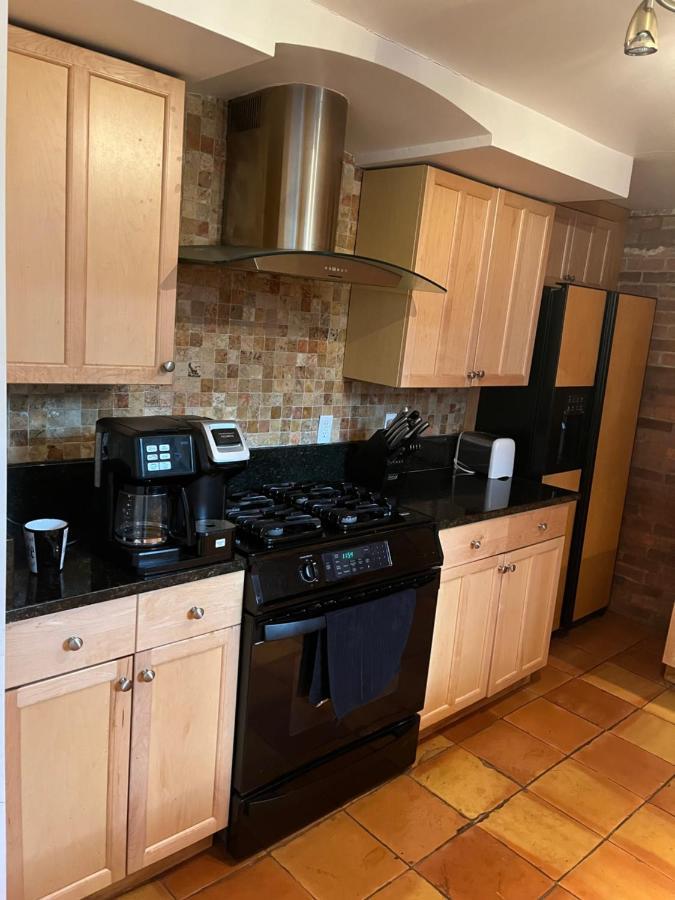 Full loft-style apartment near Omni New Haven Exteriör bild